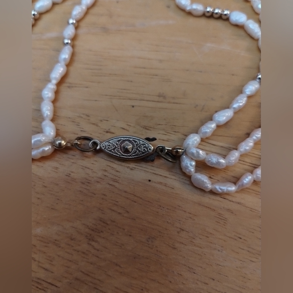 ESTATE unsigned Faux pearl multi strand women's necklace - Picture 2 of 5